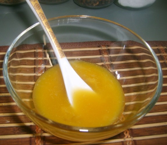 Маска для волос с репейным маслом медом яйцом и витаминами